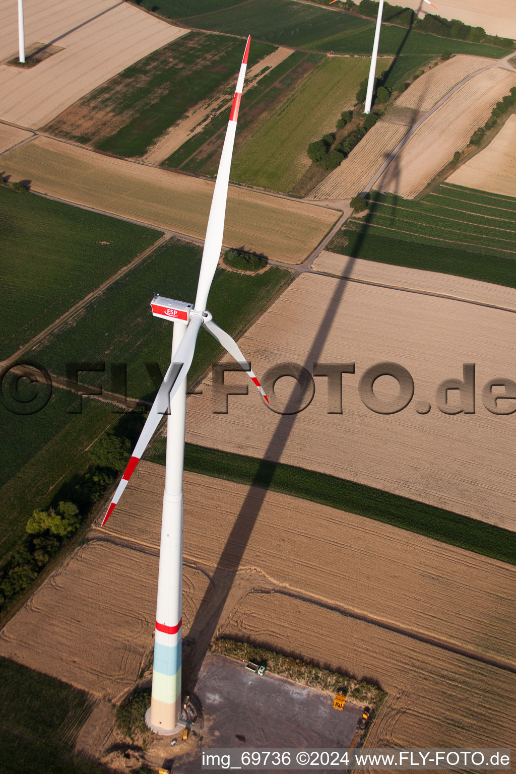 Windparkbau in Offenbach an der Queich im Bundesland Rheinland-Pfalz, Deutschland von der Drohne aus gesehen