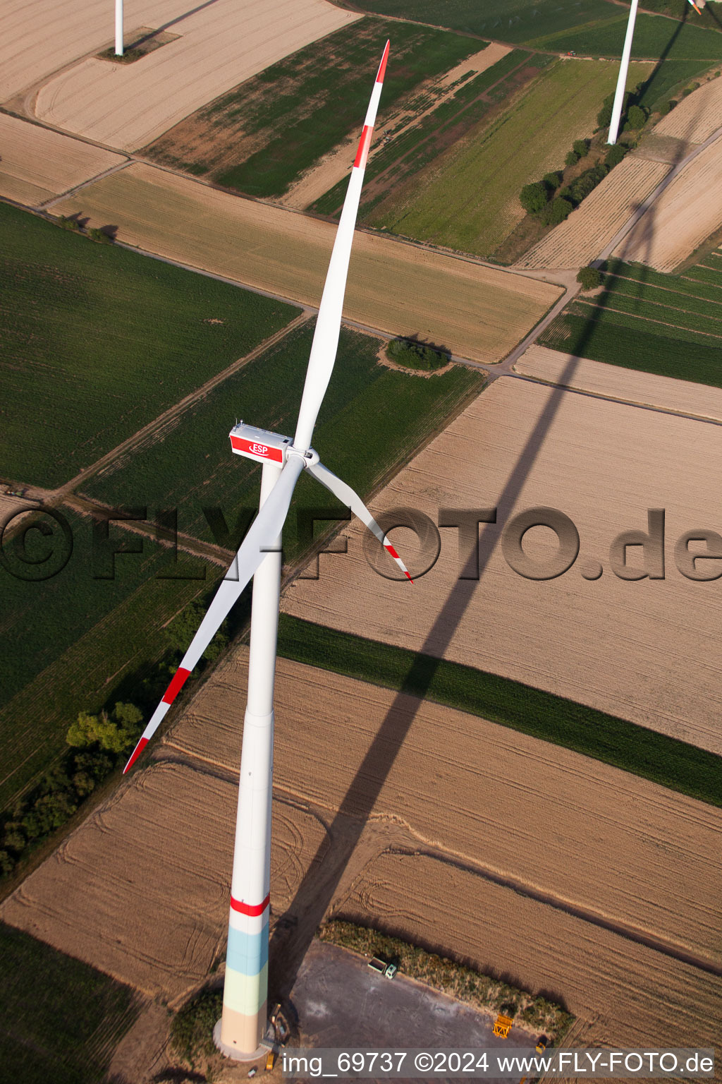 Luftbild von Windparkbau in Offenbach an der Queich im Bundesland Rheinland-Pfalz, Deutschland
