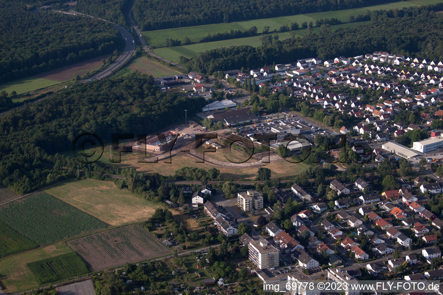 Schrägluftbild von Kandel, Edeka Neubau im Bundesland Rheinland-Pfalz, Deutschland