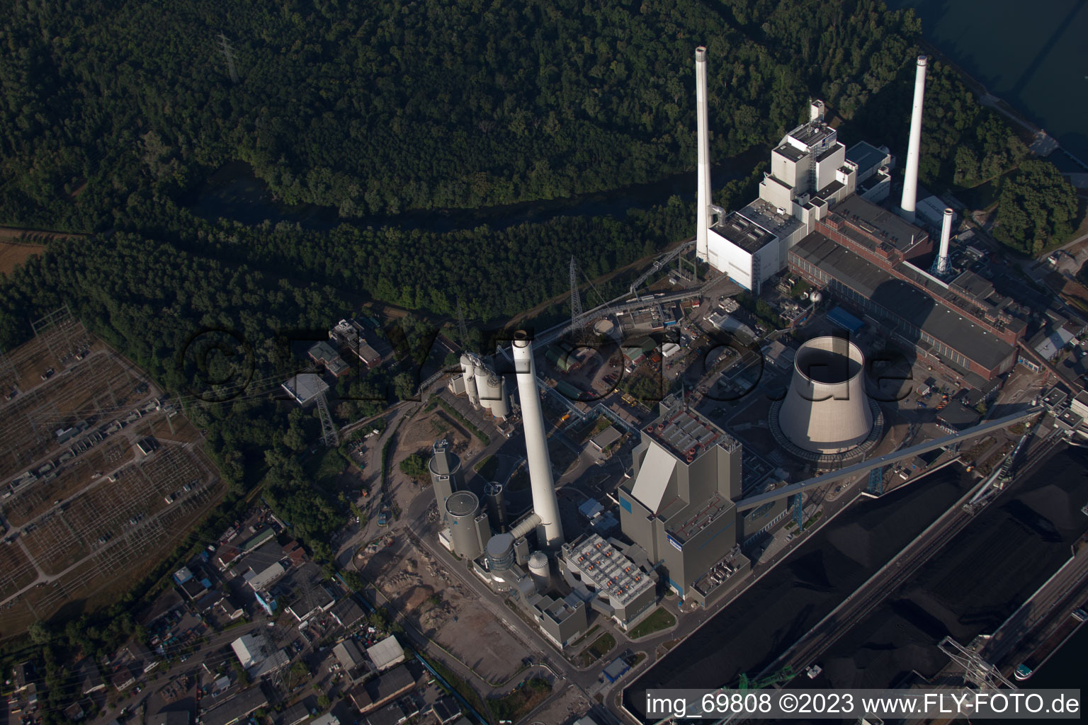Luftbild von Kohlekraftwerk am Rheinhafen in Karlsruhe im Bundesland Baden-Württemberg, Deutschland