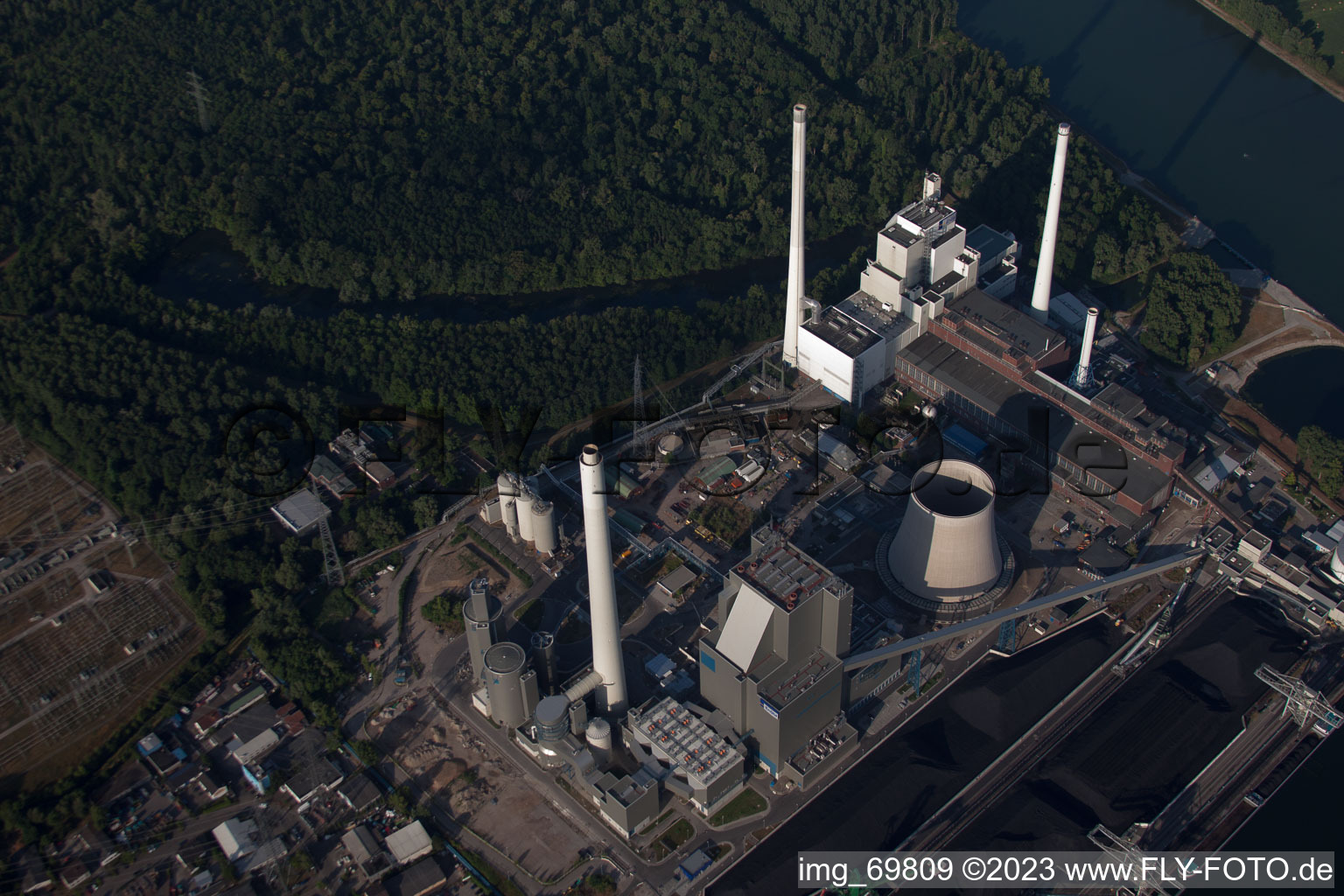 Luftaufnahme von Kohlekraftwerk am Rheinhafen in Karlsruhe im Bundesland Baden-Württemberg, Deutschland