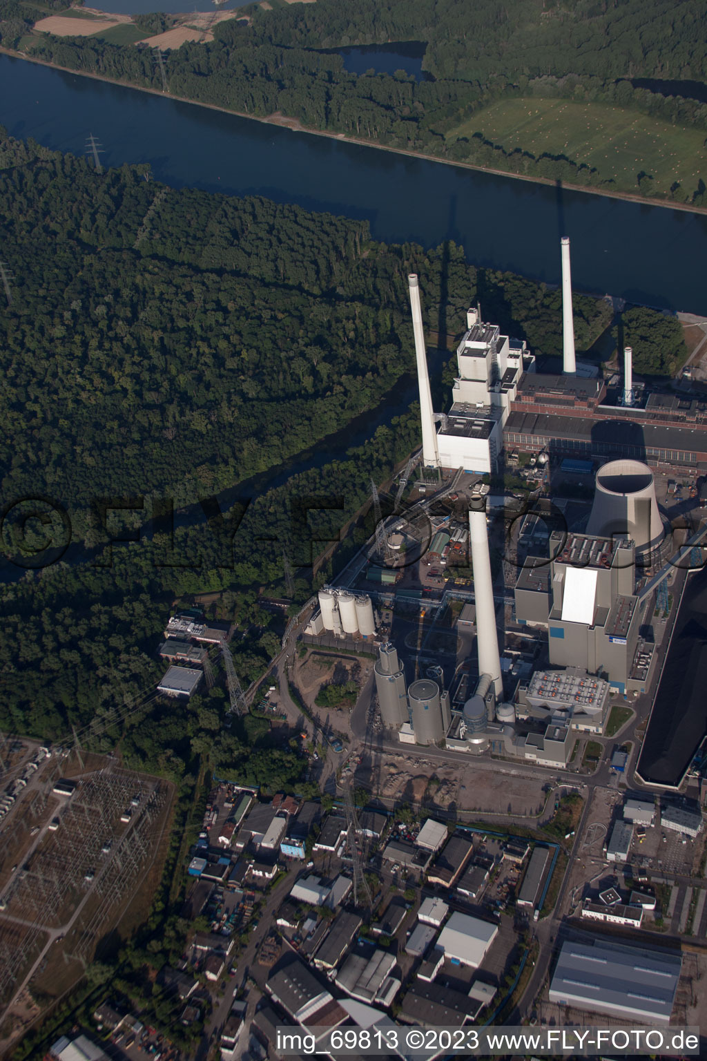 Kohlekraftwerk am Rheinhafen in Karlsruhe im Bundesland Baden-Württemberg, Deutschland aus der Luft