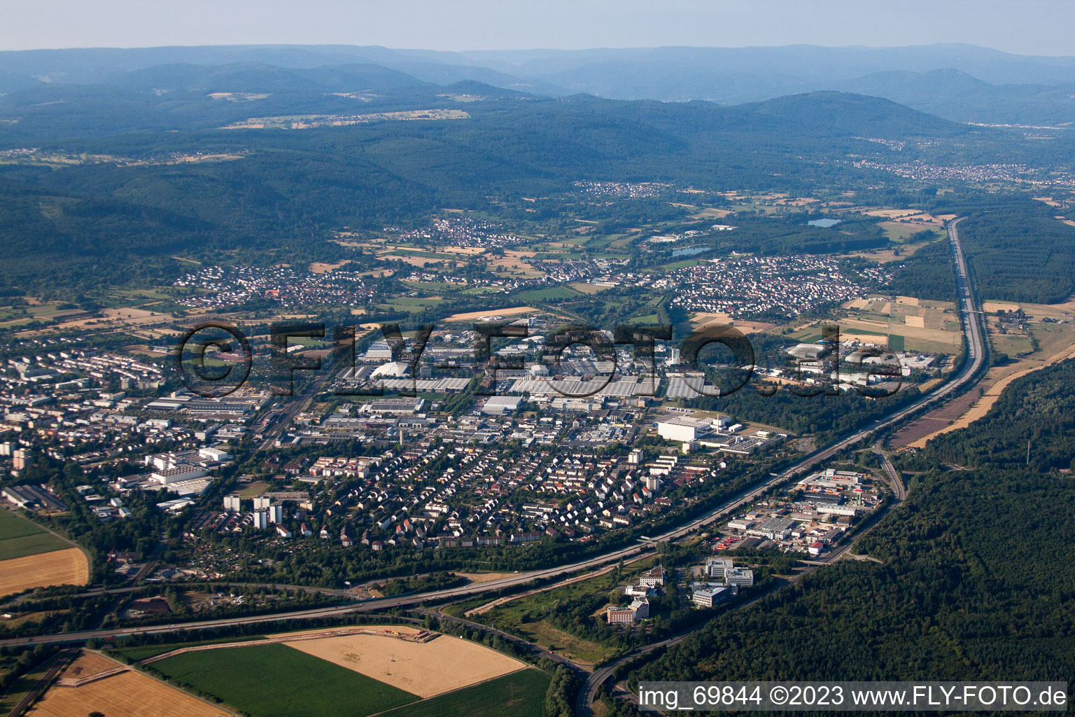 Ettlingen im Bundesland Baden-Württemberg, Deutschland von oben gesehen