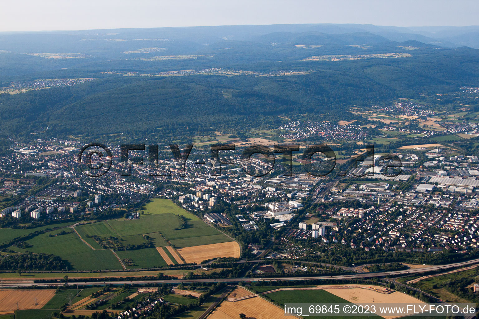 Ettlingen im Bundesland Baden-Württemberg, Deutschland vom Flugzeug aus