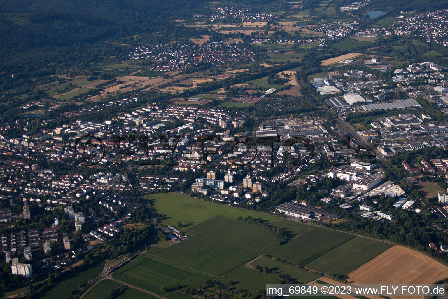 Ettlingen im Bundesland Baden-Württemberg, Deutschland aus der Luft betrachtet