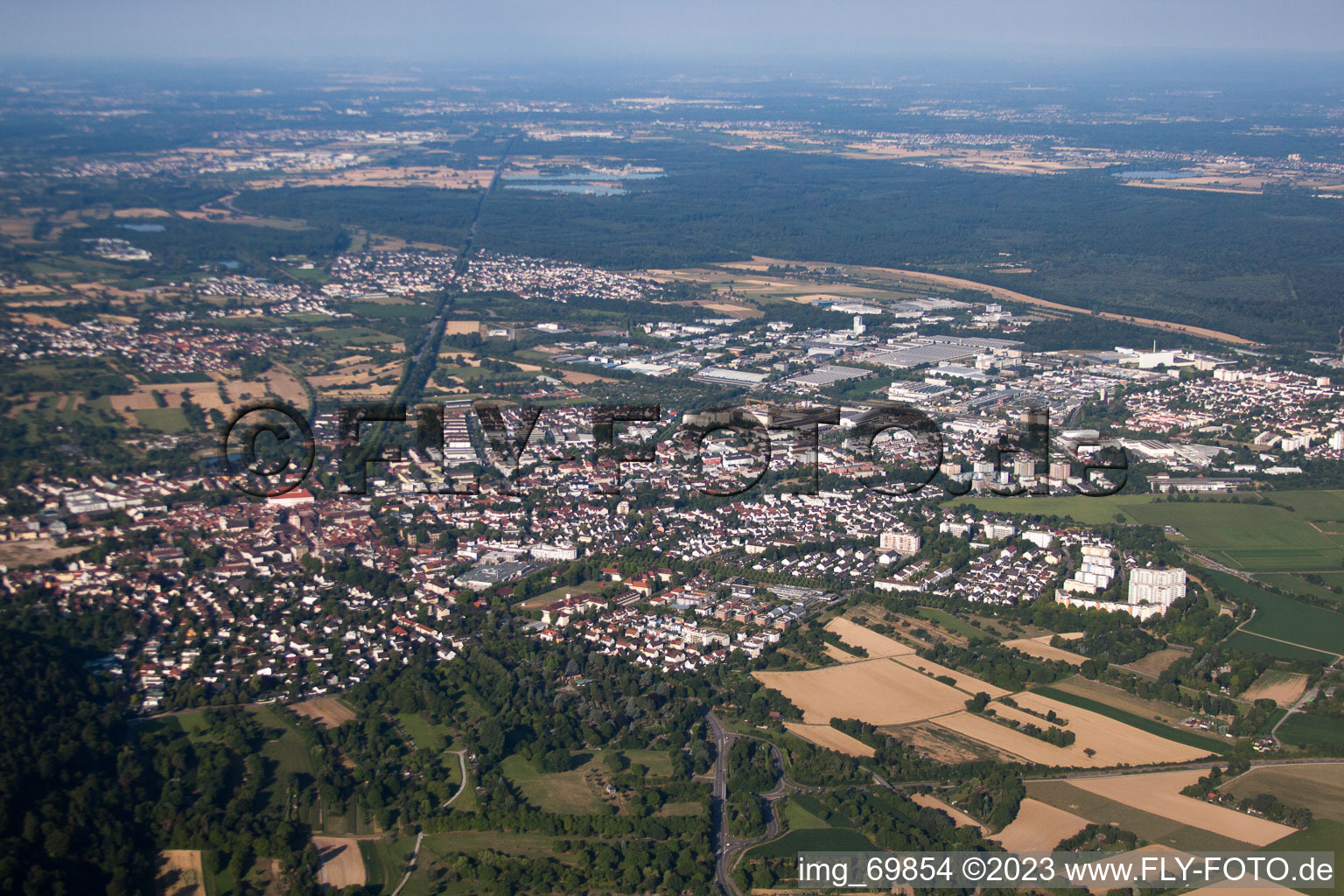Ettlingen im Bundesland Baden-Württemberg, Deutschland von einer Drohne aus