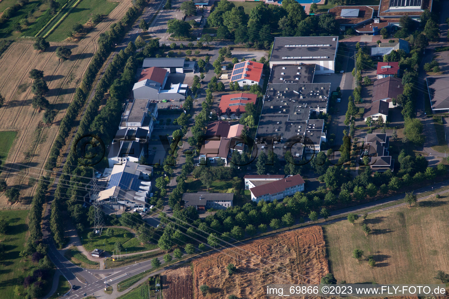 Ortsteil Palmbach in Karlsruhe im Bundesland Baden-Württemberg, Deutschland aus der Drohnenperspektive