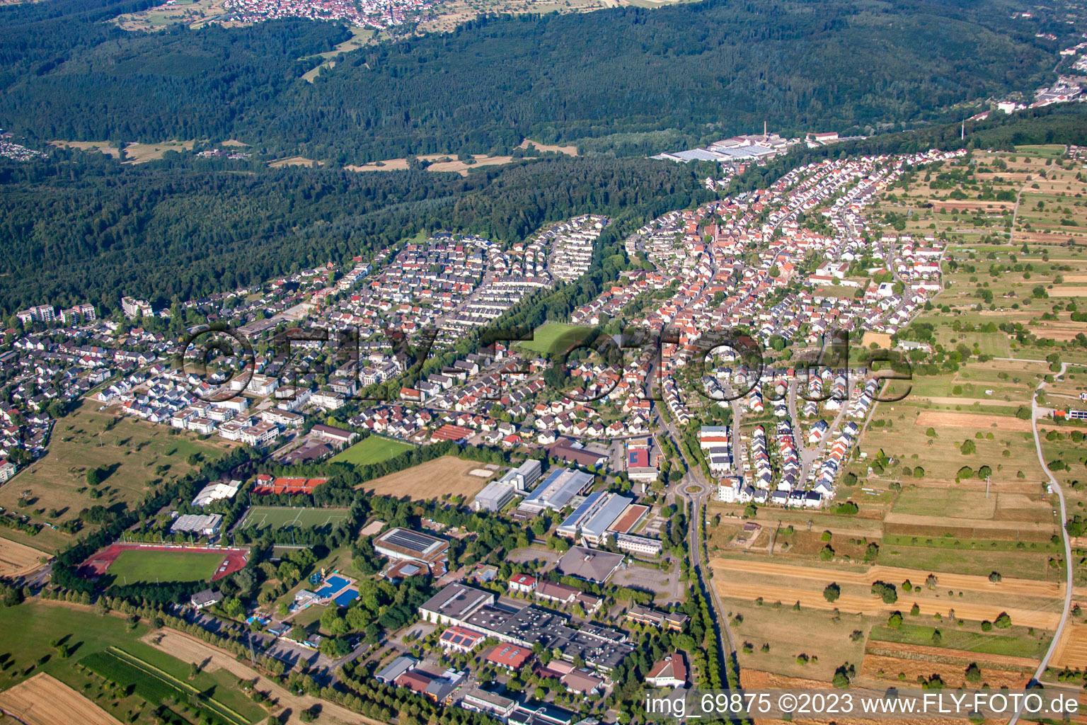 Von Nordosten im Ortsteil Busenbach in Waldbronn im Bundesland Baden-Württemberg, Deutschland