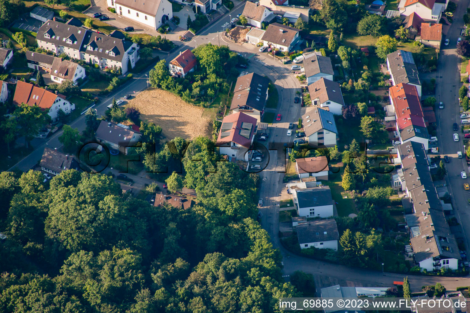 Ortsteil Langensteinbach in Karlsbad im Bundesland Baden-Württemberg, Deutschland aus der Drohnenperspektive