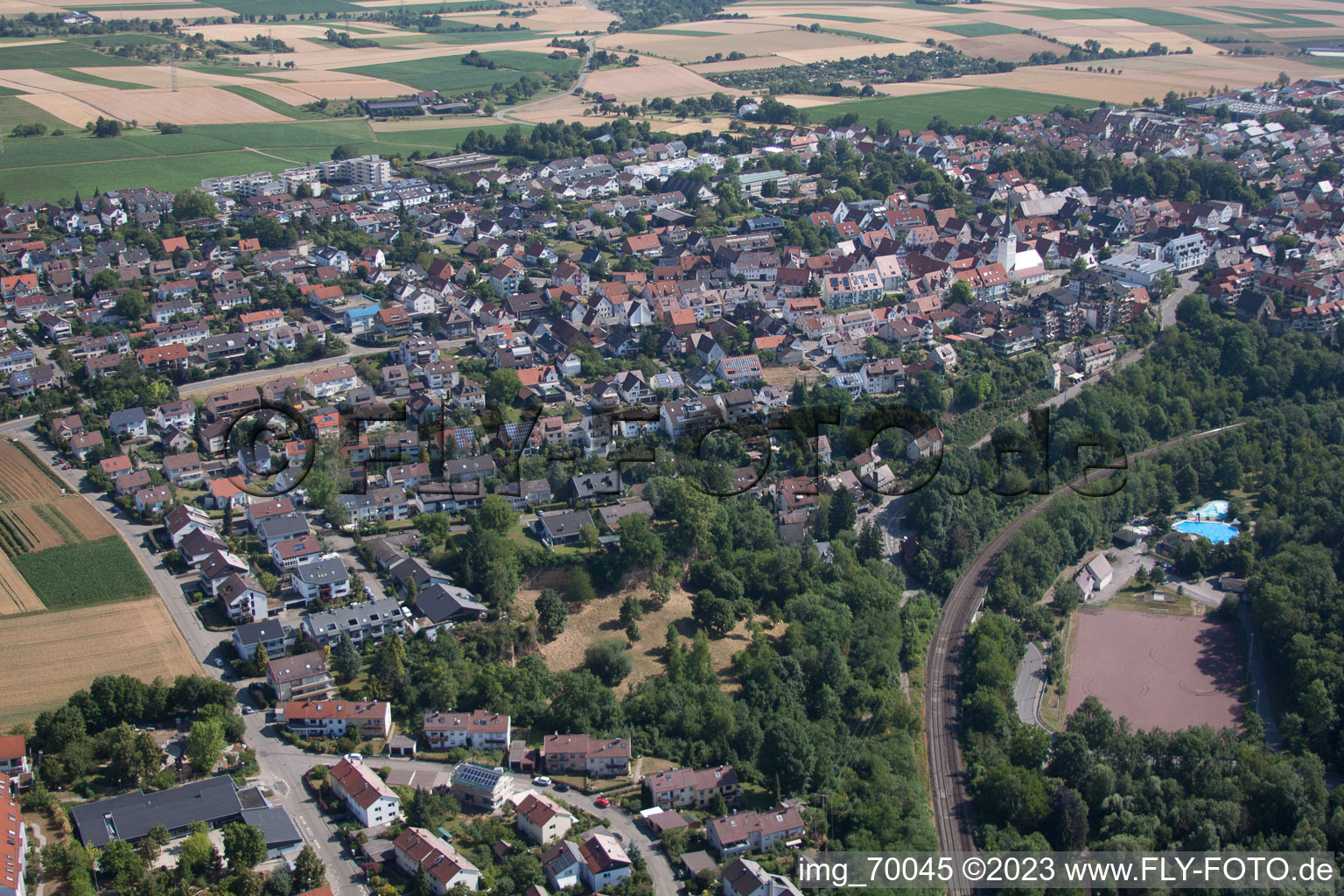 Schrägluftbild von Ortsteil Höfingen in Leonberg im Bundesland Baden-Württemberg, Deutschland