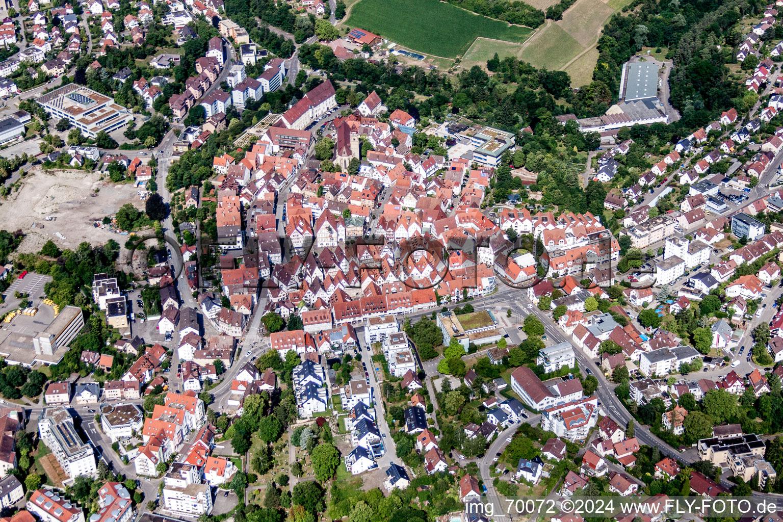 Luftaufnahme von Altstadtbereich und Innenstadtzentrum in Leonberg im Bundesland Baden-Württemberg, Deutschland