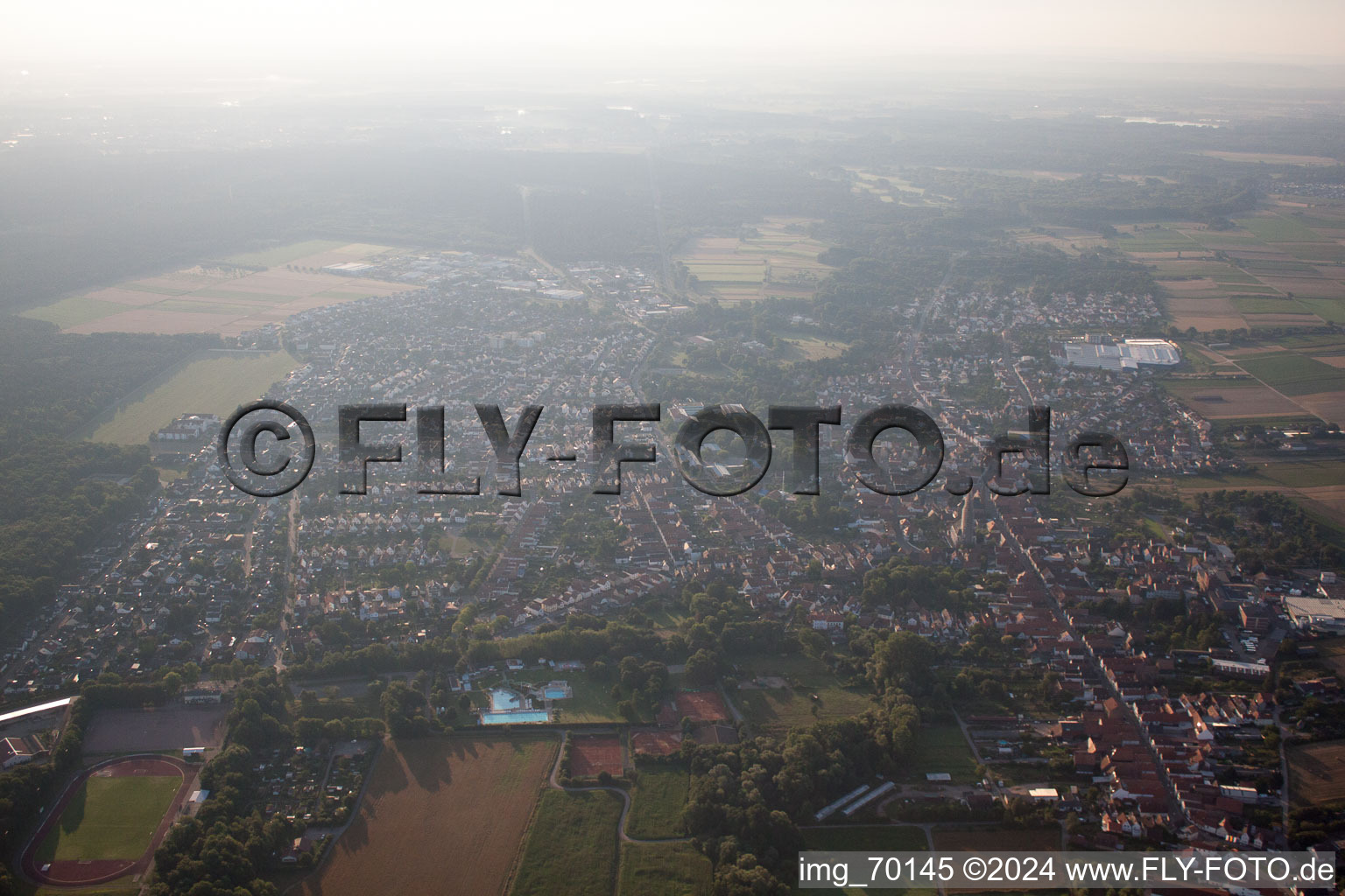 Stadtansicht aus Westen in Bellheim im Bundesland Rheinland-Pfalz, Deutschland