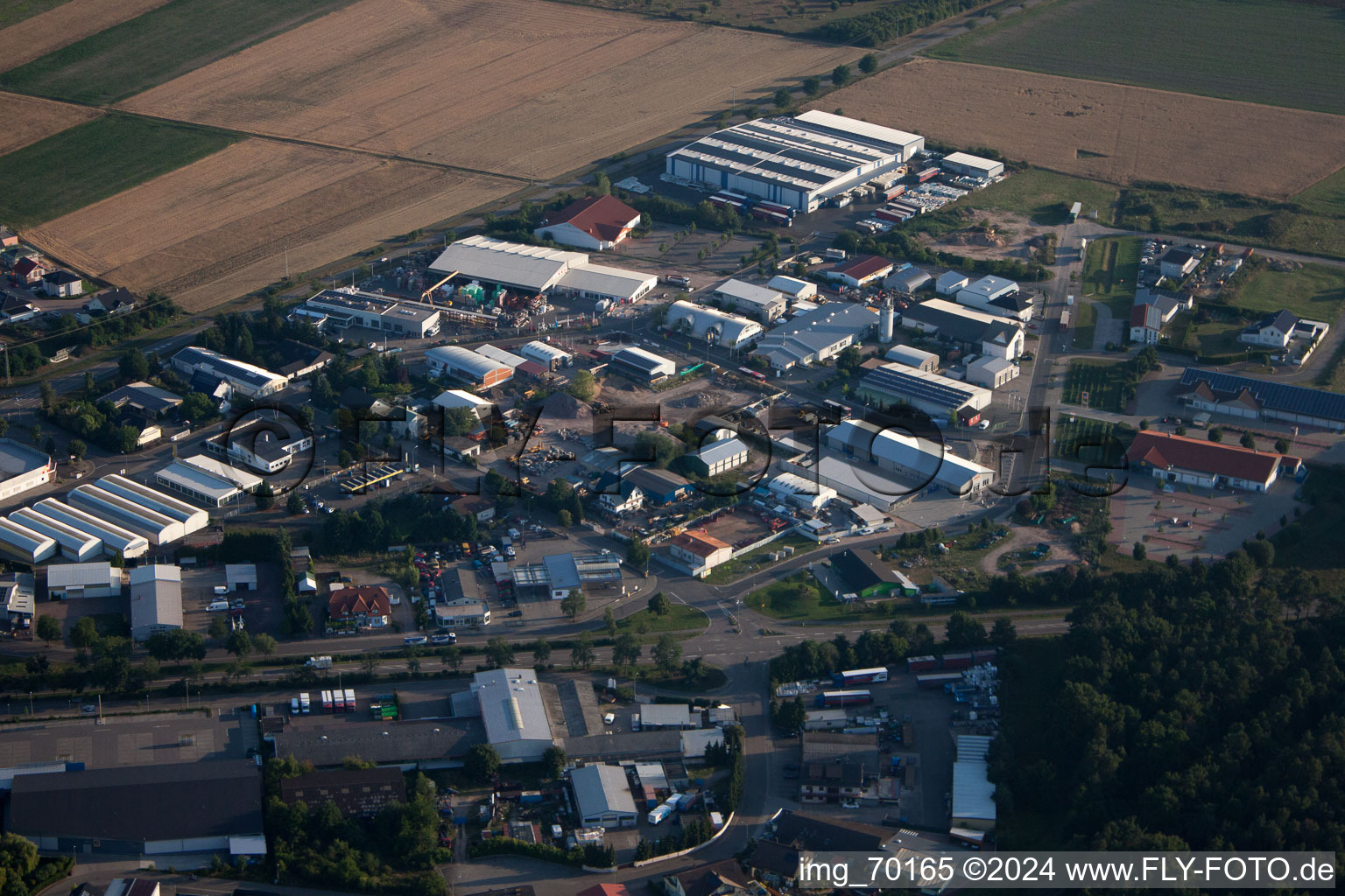 Bellheim im Bundesland Rheinland-Pfalz, Deutschland von der Drohne aus gesehen