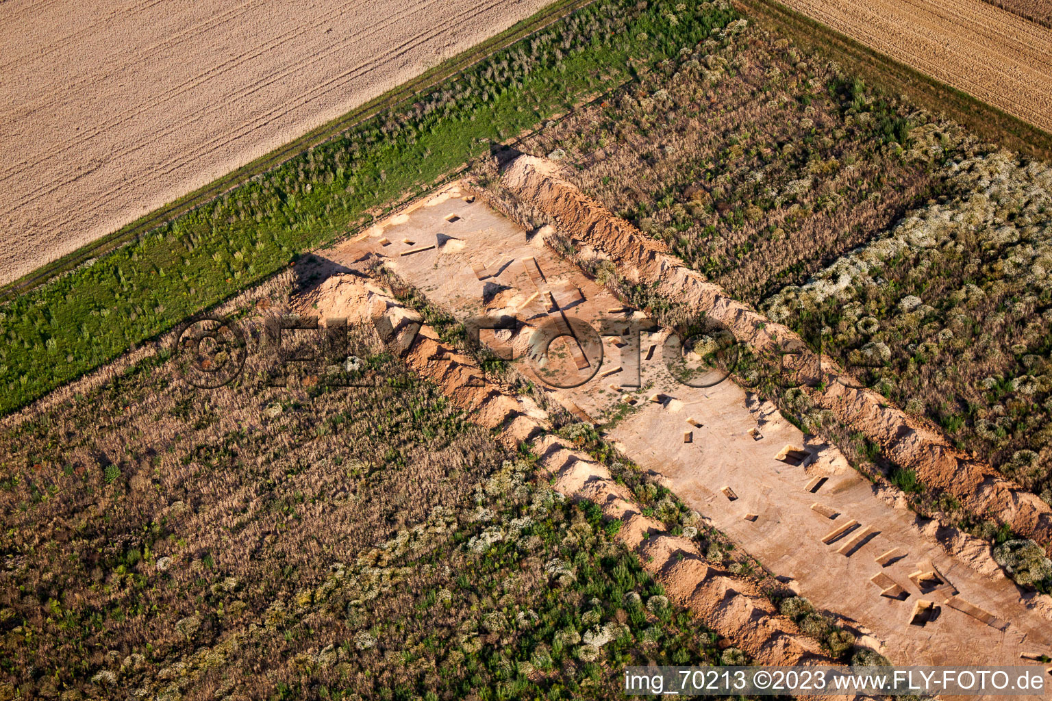 Herxheim, Archäologische Grabung am neuen Gewerbegebiet NW in Herxheim bei Landau/Pfalz im Bundesland Rheinland-Pfalz, Deutschland aus der Luft betrachtet