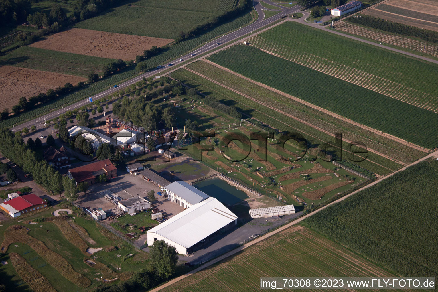 Drohnenaufname von Kandel, Adamshof Fußgolfanlage im Bundesland Rheinland-Pfalz, Deutschland