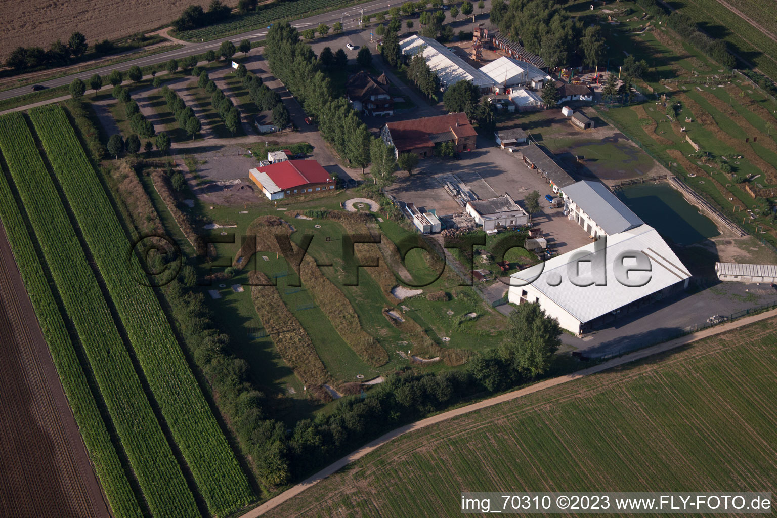 Drohnenbild von Kandel, Adamshof Fußgolfanlage im Bundesland Rheinland-Pfalz, Deutschland