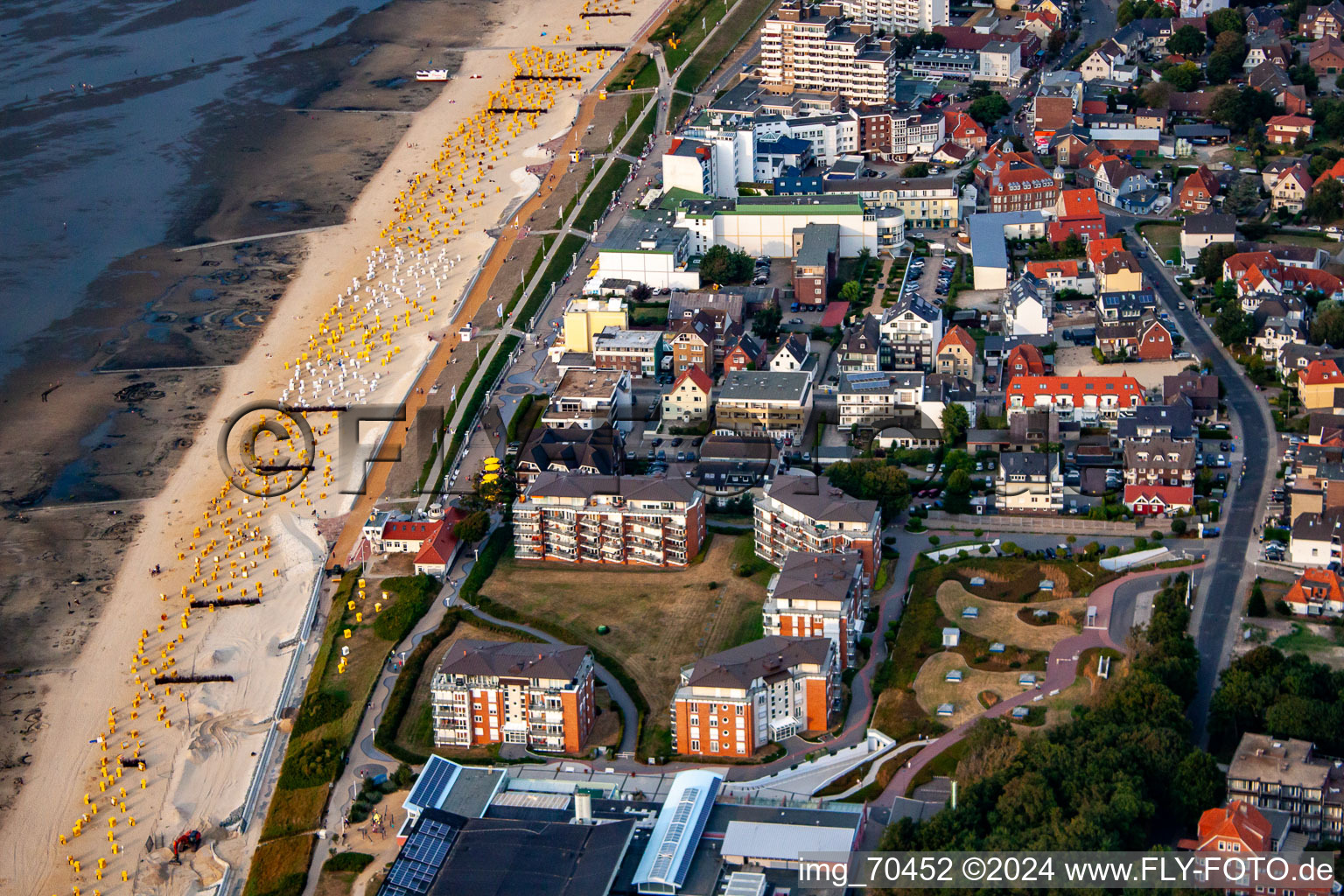 Luftbild von Strandpalais im Ortsteil Duhnen in Cuxhaven im Bundesland Niedersachsen, Deutschland