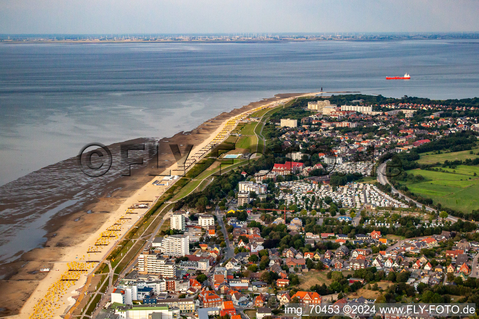 Luftbild von Meeres-Küste der Nordsee im Ortsteil Duhnen in Cuxhaven im Bundesland Niedersachsen, Deutschland