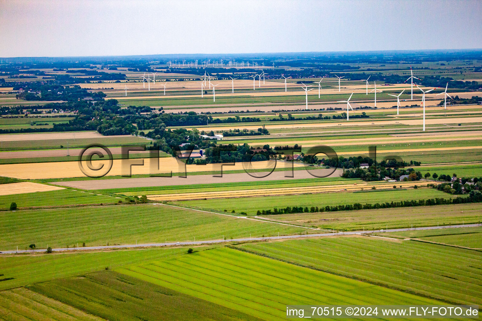 Windpark im Ortsteil Altenbruch-Westerende in Cuxhaven im Bundesland Niedersachsen, Deutschland