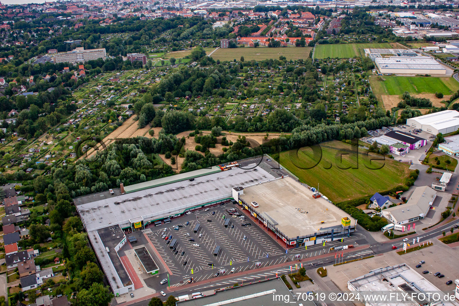 Luftbild von Marktkauf-Center Cuxhaven mit Deichmann und dm im Ortsteil Groden im Bundesland Niedersachsen, Deutschland