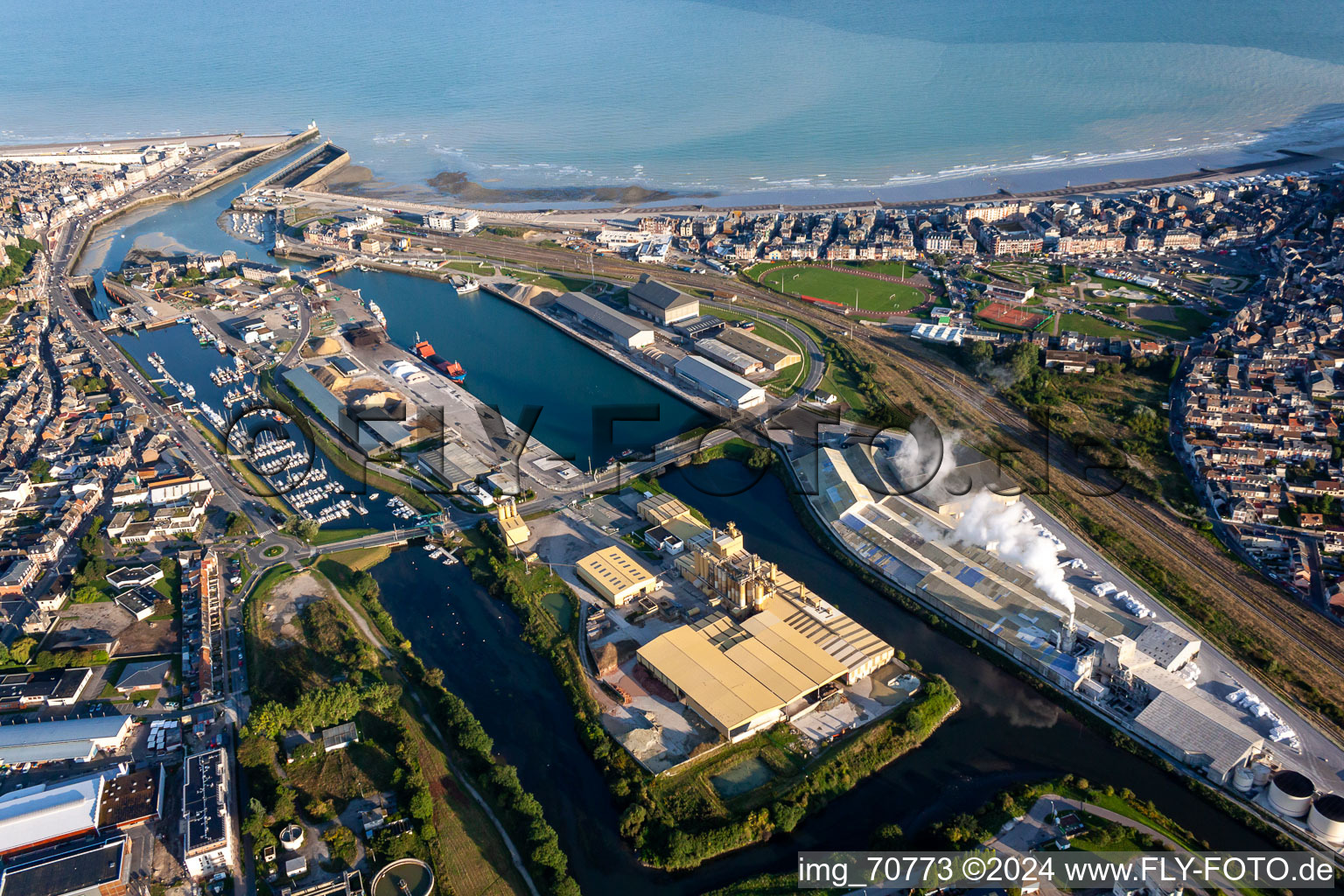Luftaufnahme von L'avant port in Le Tréport im Bundesland Seine-Maritime, Frankreich