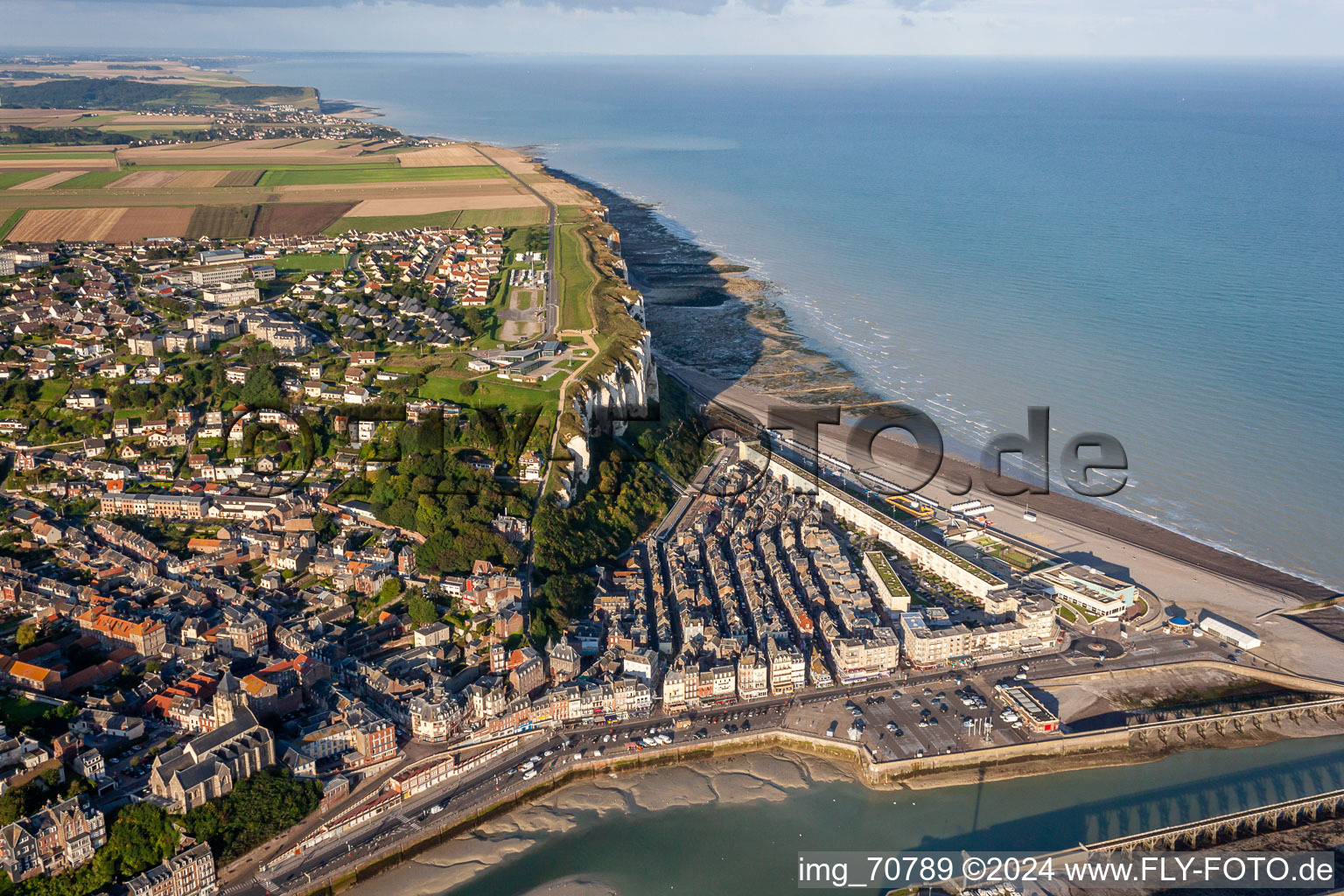 Luftbild von Casino JOA in Le Tréport im Bundesland Seine-Maritime, Frankreich