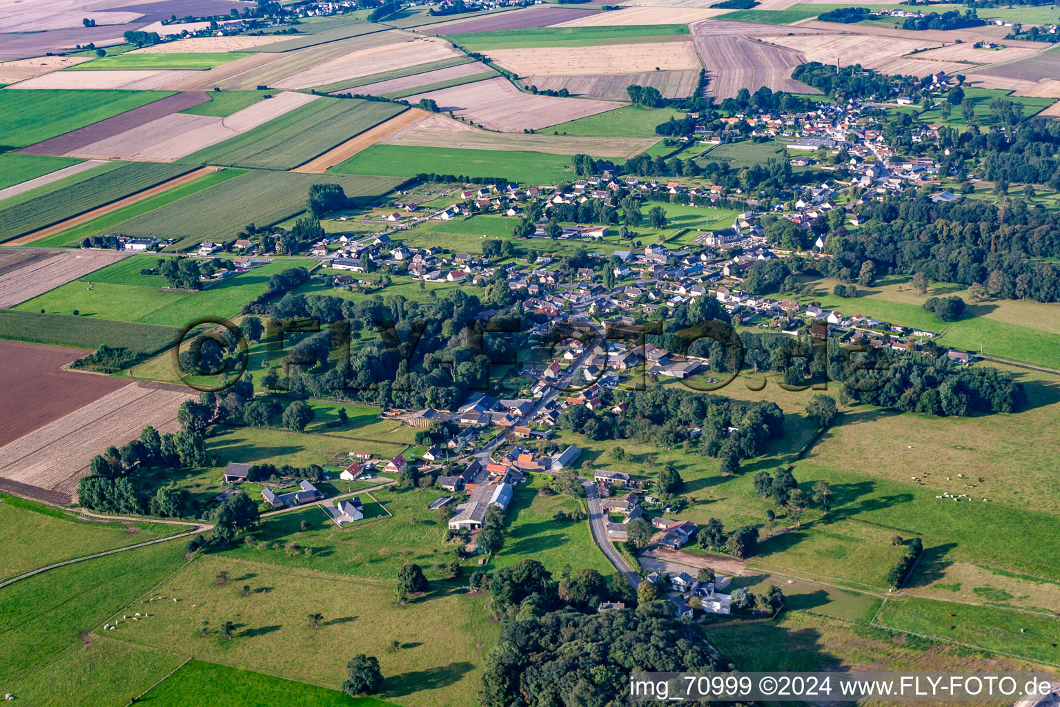 Luftaufnahme von Bourseville im Bundesland Somme, Frankreich