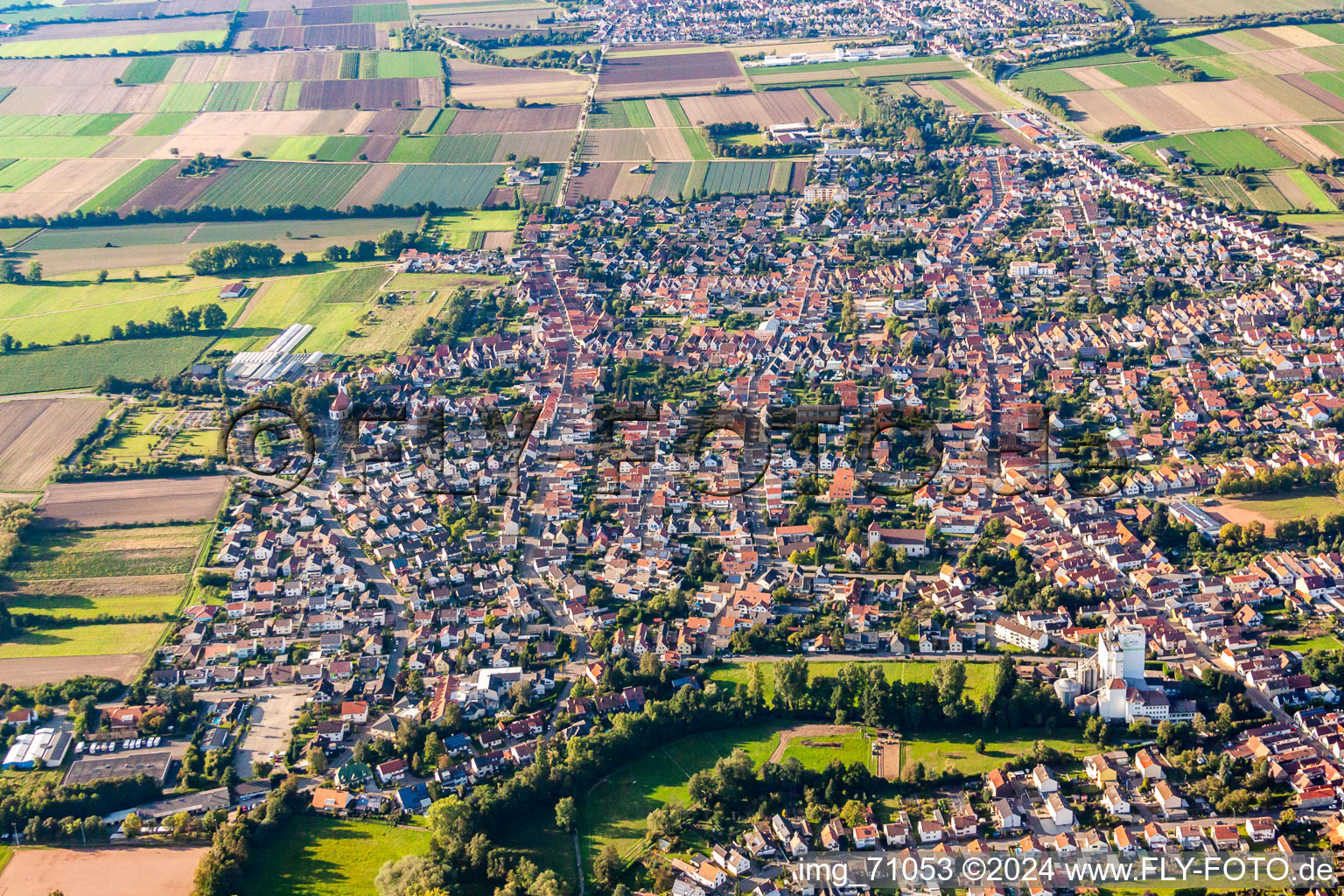 Ortsteil Iggelheim in Böhl-Iggelheim im Bundesland Rheinland-Pfalz, Deutschland aus der Luft betrachtet