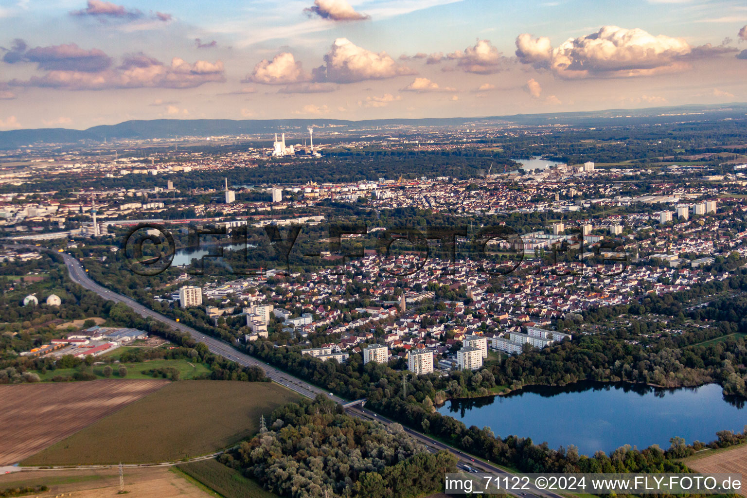 Luftbild von Hinterm Holschen Weiher im Ortsteil Gartenstadt in Ludwigshafen am Rhein im Bundesland Rheinland-Pfalz, Deutschland
