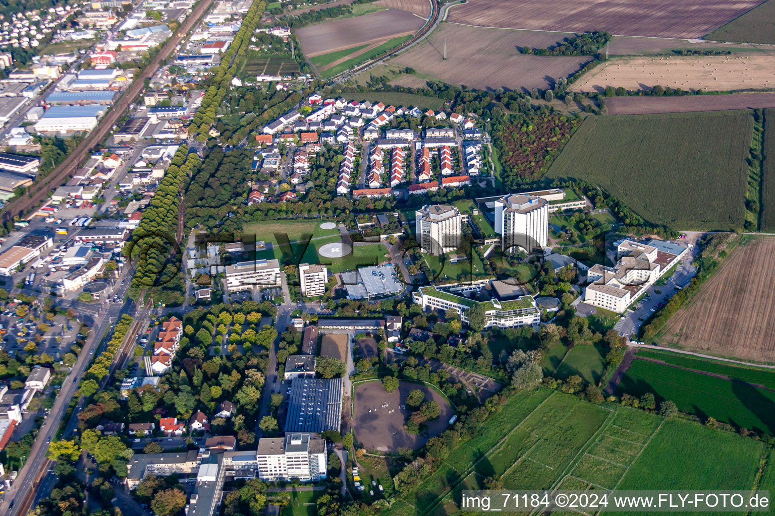 Luftaufnahme von BG Unfallklink im Ortsteil Oggersheim in Ludwigshafen am Rhein im Bundesland Rheinland-Pfalz, Deutschland