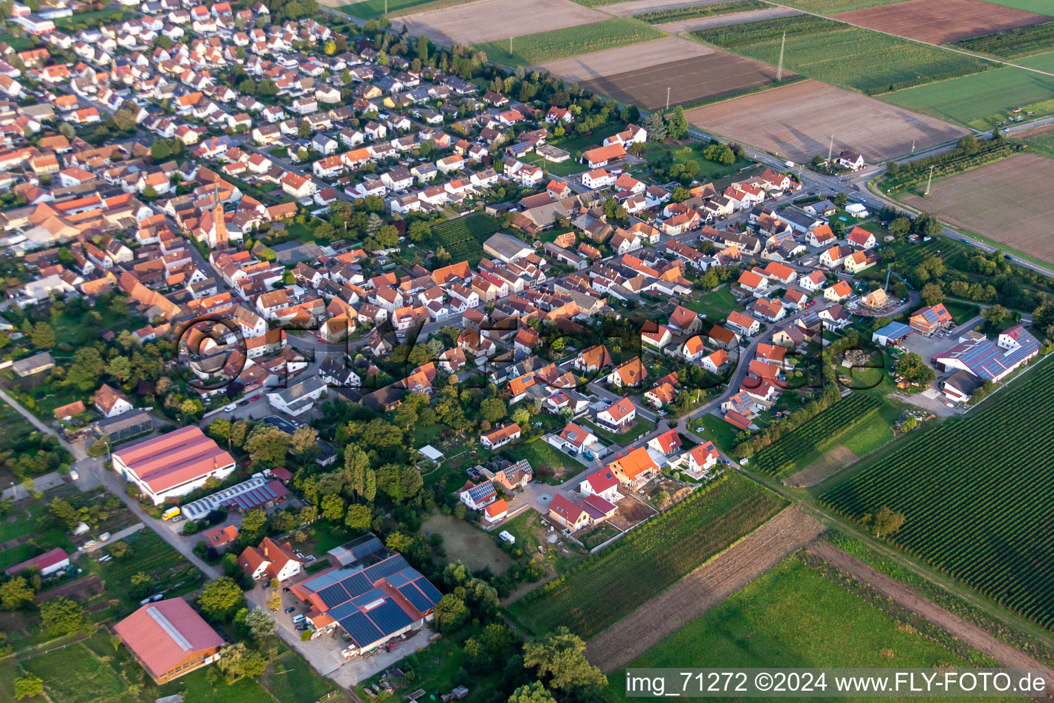 Hochstadt im Bundesland Rheinland-Pfalz, Deutschland von der Drohne aus gesehen