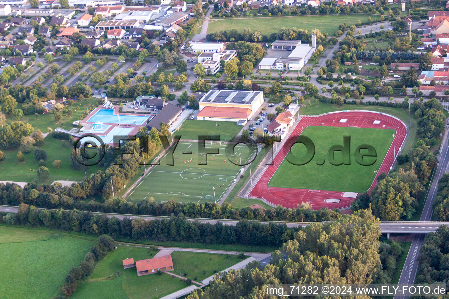 Queichtalstadion im Ortsteil Offenbach in Offenbach an der Queich im Bundesland Rheinland-Pfalz, Deutschland