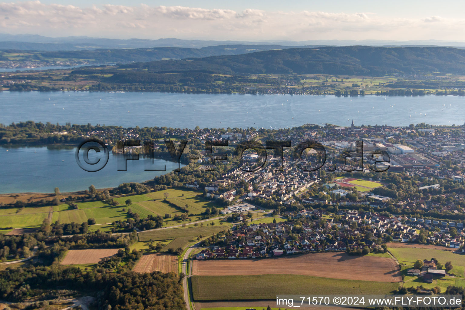 Luftbild von Uferbereich des Bodensee in Radolfzell am Bodensee im Bundesland Baden-Württemberg, Deutschland