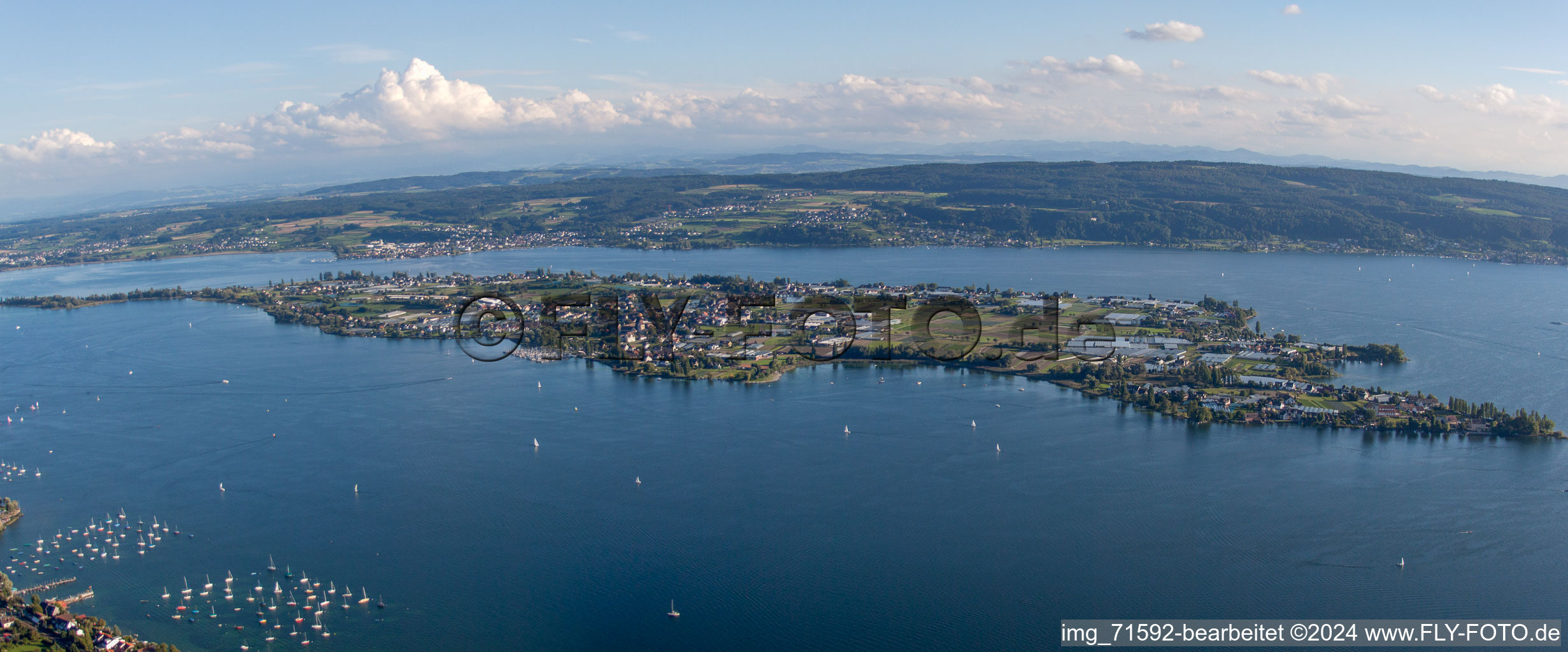 Luftbild von Panorama der See- Insel Reichenau auf dem Bodensee im Ortsteil Reichenau in Reichenau im Bundesland Baden-Württemberg, Deutschland