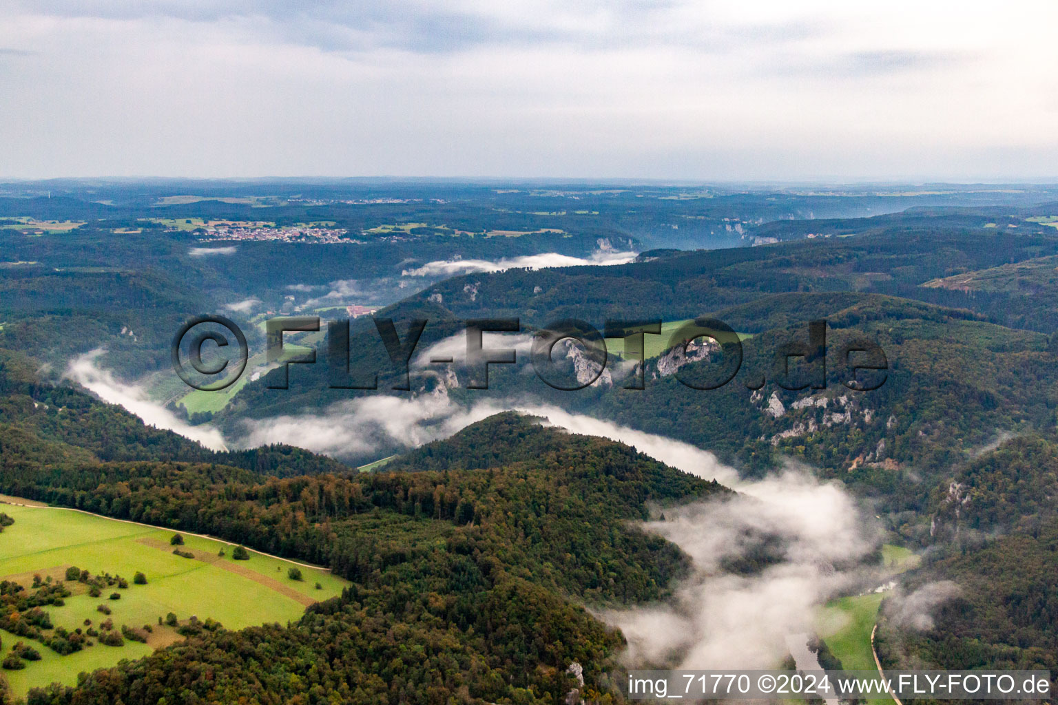 Donaudurchbruch in Fridingen an der Donau im Bundesland Baden-Württemberg, Deutschland aus der Luft betrachtet