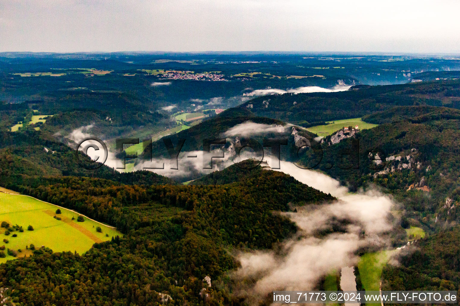 Donaudurchbruch in Fridingen an der Donau im Bundesland Baden-Württemberg, Deutschland aus der Drohnenperspektive