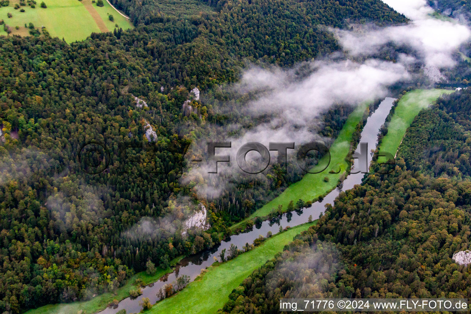 Donaudurchbruch in Fridingen an der Donau im Bundesland Baden-Württemberg, Deutschland von einer Drohne aus