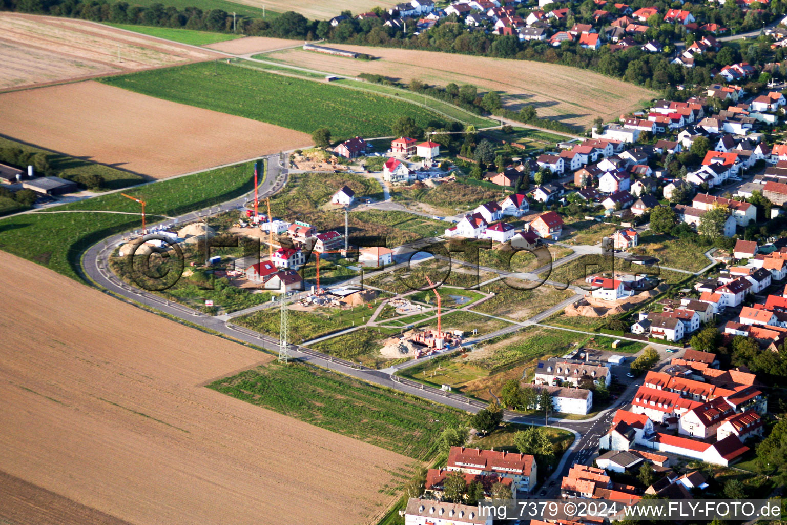 Baustellen zum Neubau- Wohngebiet einer Einfamilienhaus- Siedlung Am Höhenweg in Kandel im Bundesland Rheinland-Pfalz, Deutschland aus der Luft