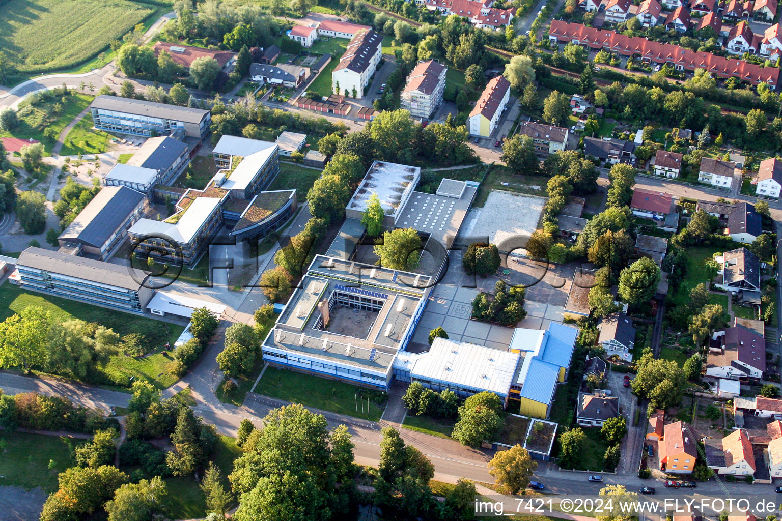 Schulgelände und Gebäudekomplex der IGS und Realschule in Kandel im Bundesland Rheinland-Pfalz, Deutschland