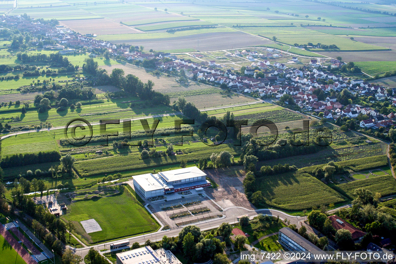 Luftbild von Mehrzweckhalle Bienwaldhalle in Kandel im Bundesland Rheinland-Pfalz, Deutschland