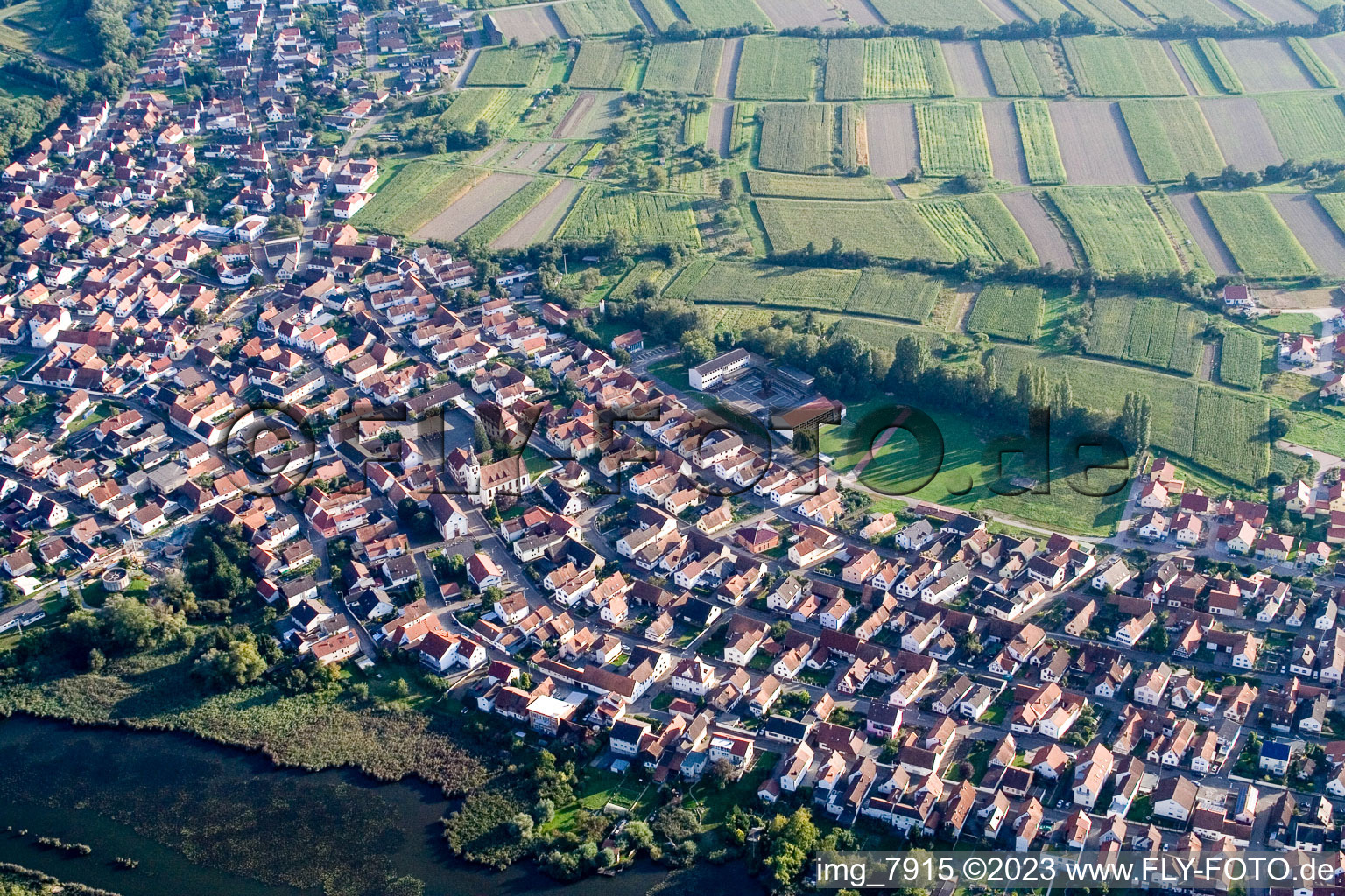Neuburg im Bundesland Rheinland-Pfalz, Deutschland aus der Drohnenperspektive