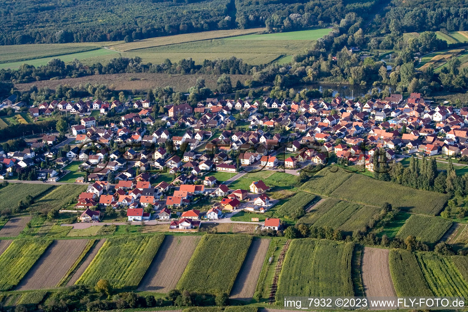 Neuburg im Bundesland Rheinland-Pfalz, Deutschland von der Drohne aus gesehen