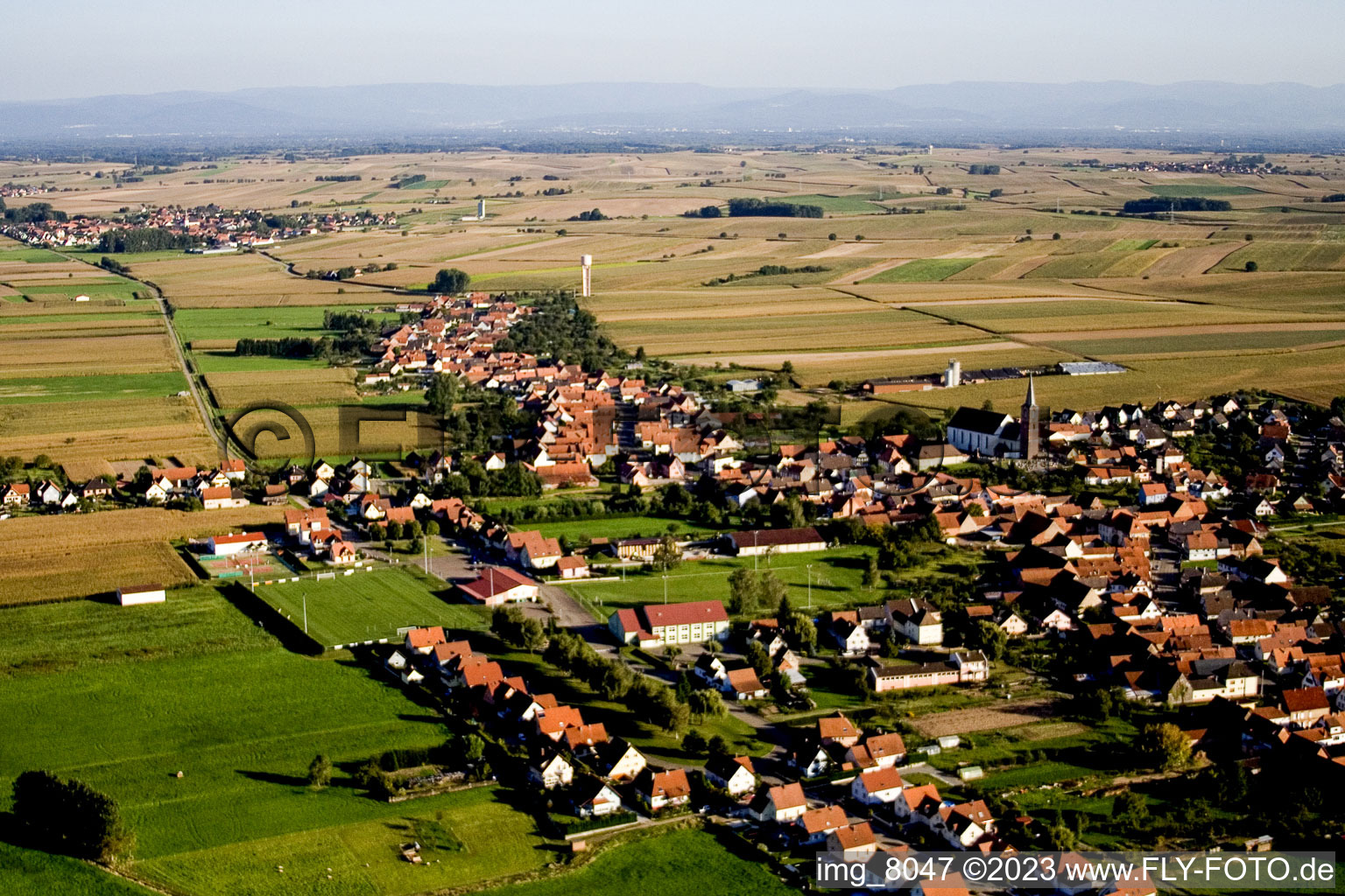 Schrägluftbild von Schleithal im Bundesland Bas-Rhin, Frankreich