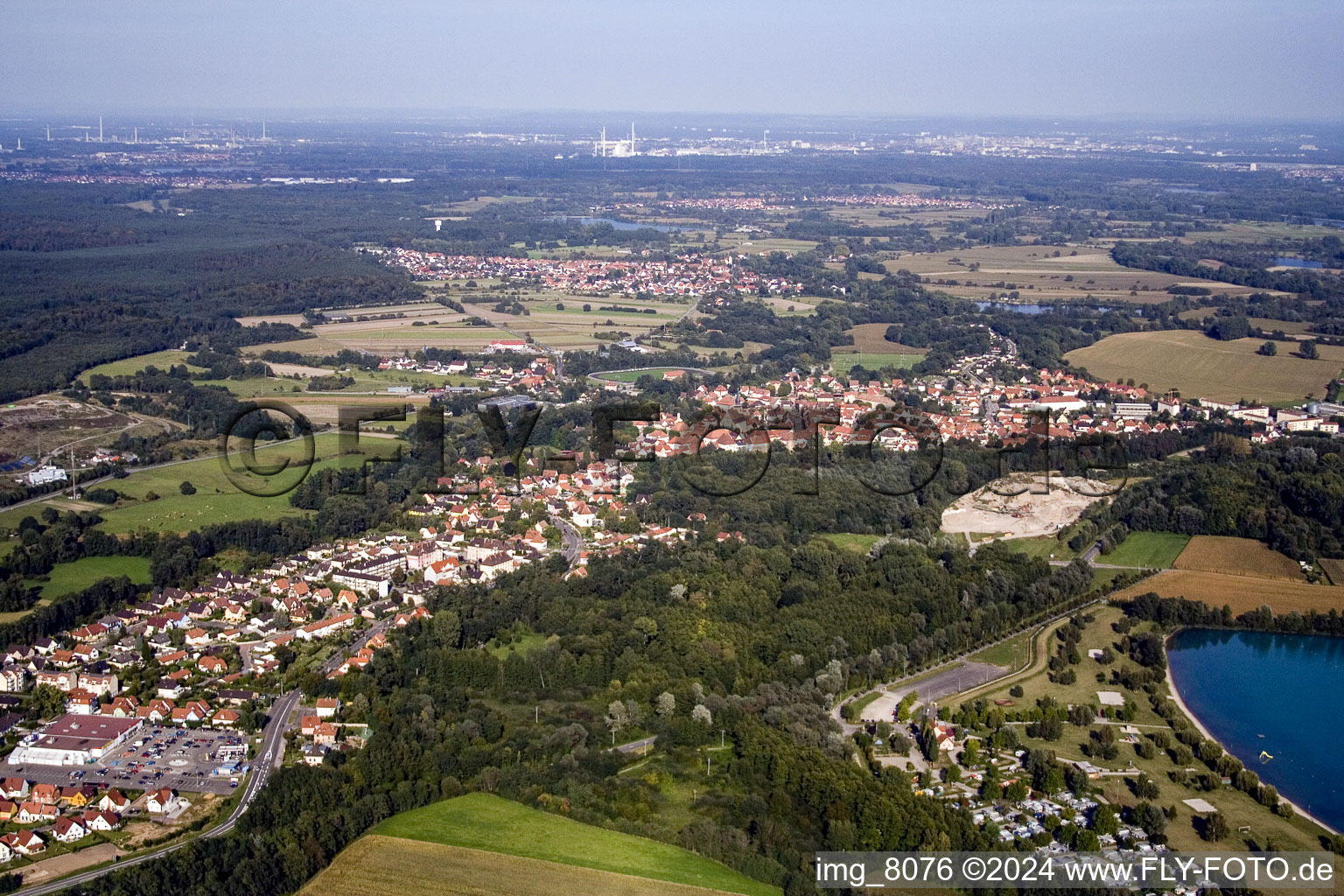 Lauterbourg im Bundesland Bas-Rhin, Frankreich aus der Drohnenperspektive