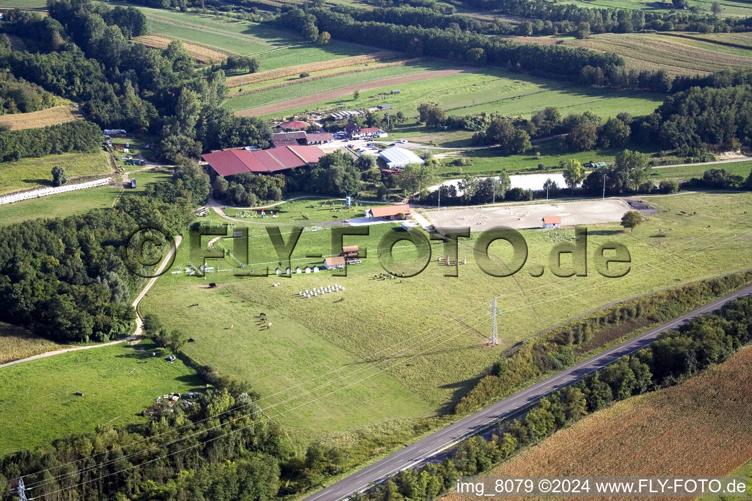 Luftbild von Reiterhof in Neewiller-près-Lauterbourg im Bundesland Bas-Rhin, Frankreich