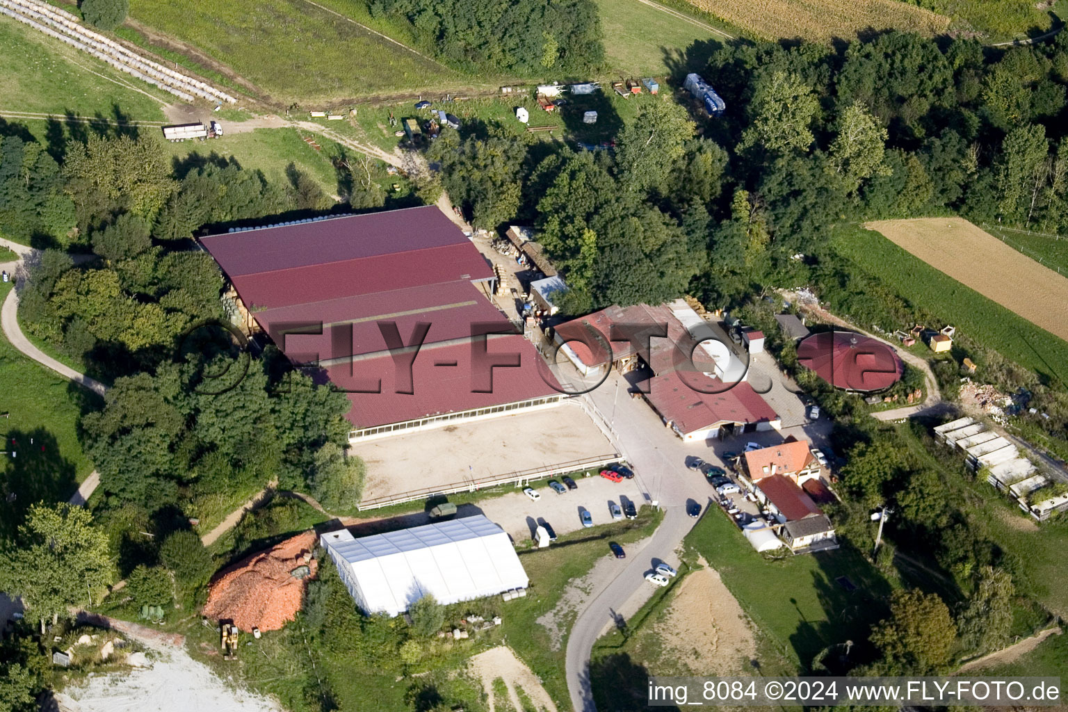 Reiterhof in Neewiller-près-Lauterbourg im Bundesland Bas-Rhin, Frankreich von oben gesehen