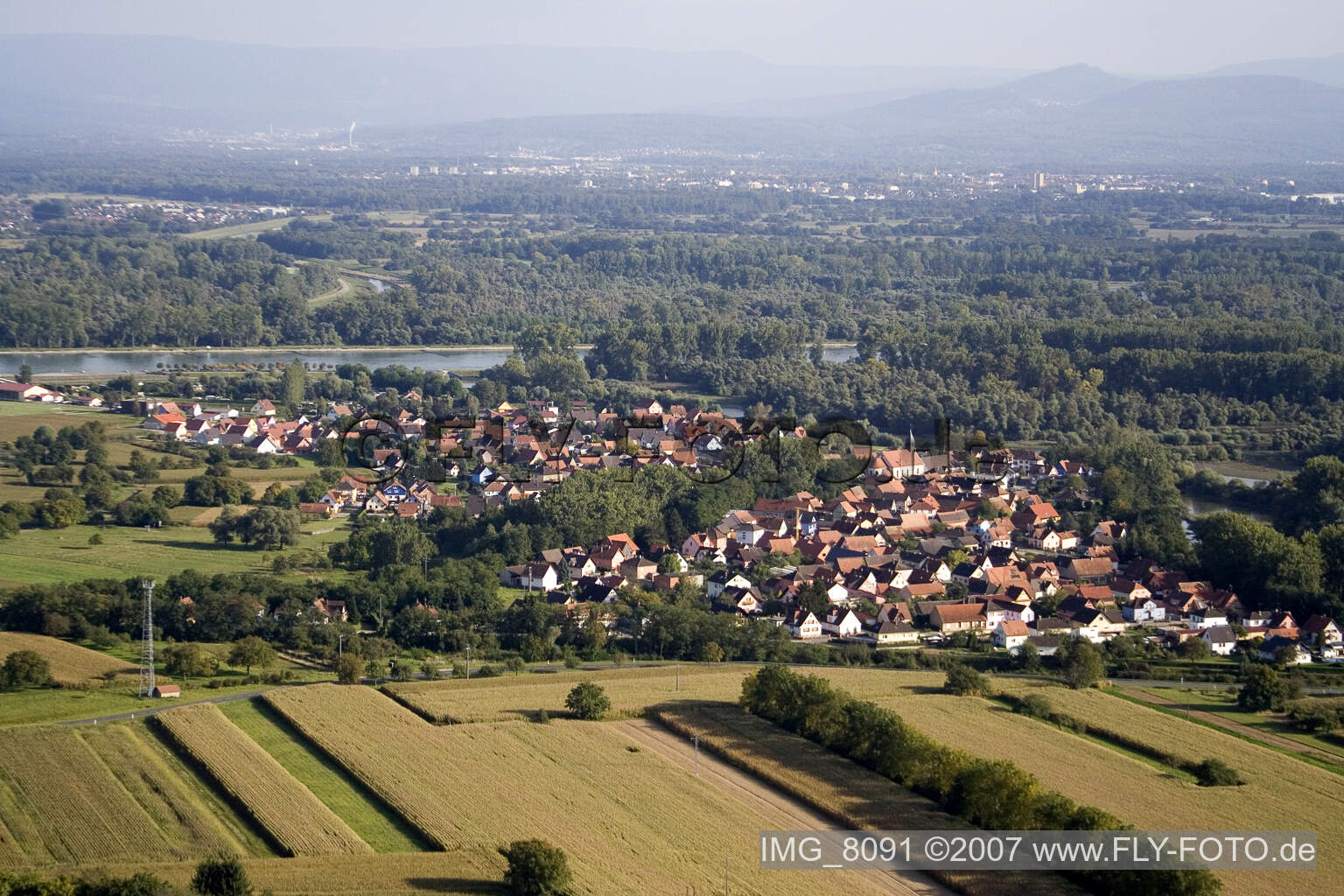 Schrägluftbild von Munchhausen im Bundesland Bas-Rhin, Frankreich