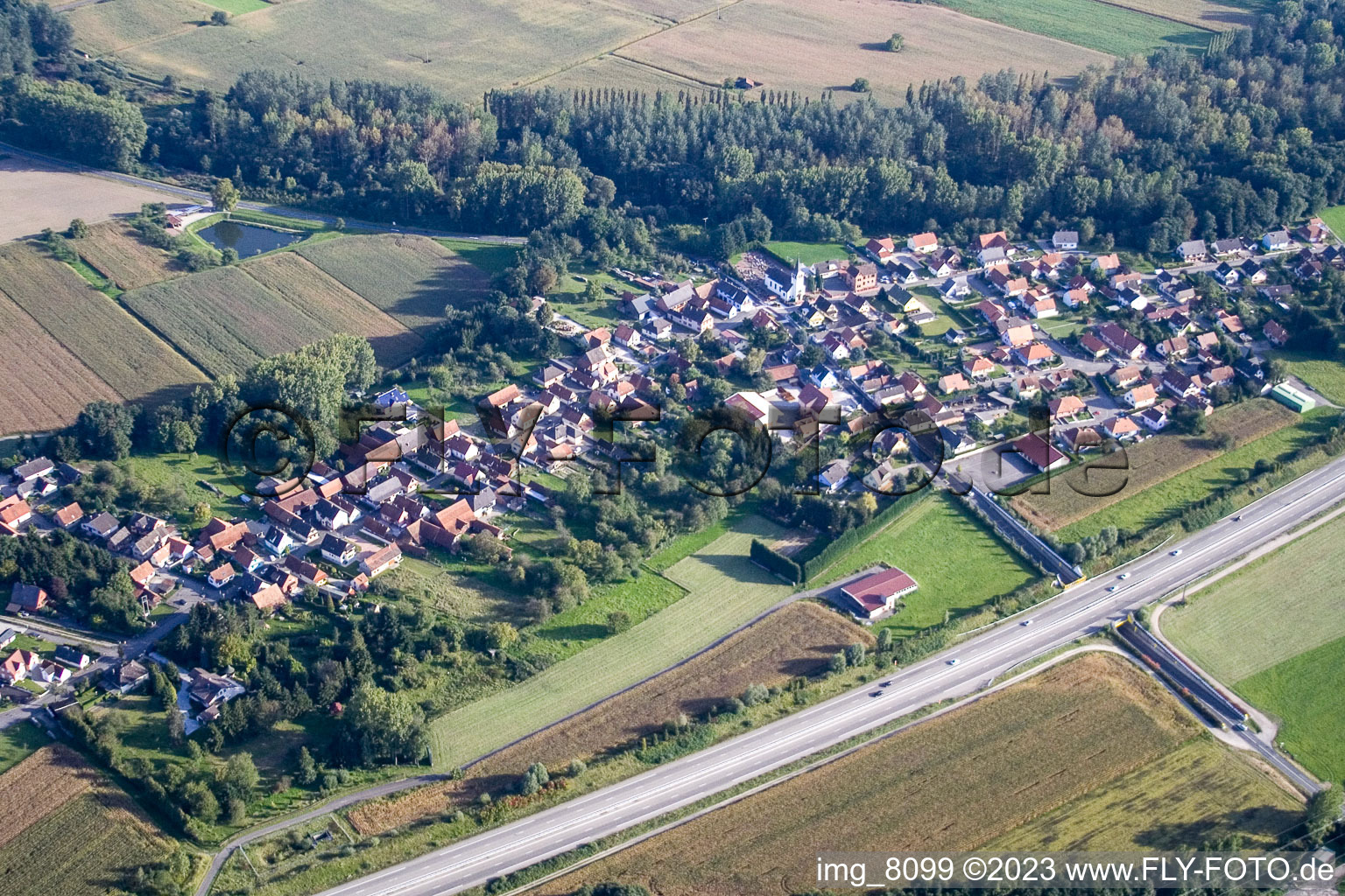 Kesseldorf von Westen im Bundesland Bas-Rhin, Frankreich aus der Luft