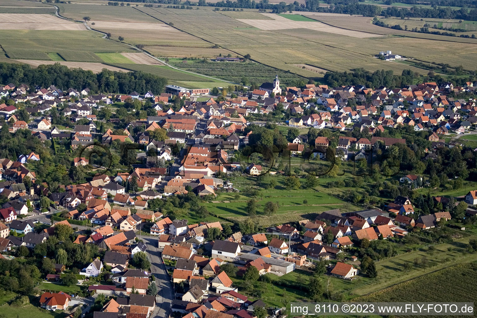 Roeschwoog von Westen in Rœschwoog im Bundesland Bas-Rhin, Frankreich aus der Luft