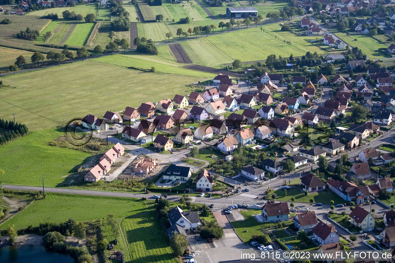 Drohnenbild von Rountzenheim im Bundesland Bas-Rhin, Frankreich